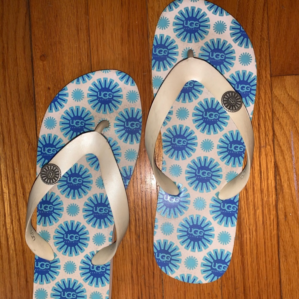 Ugg flip flops